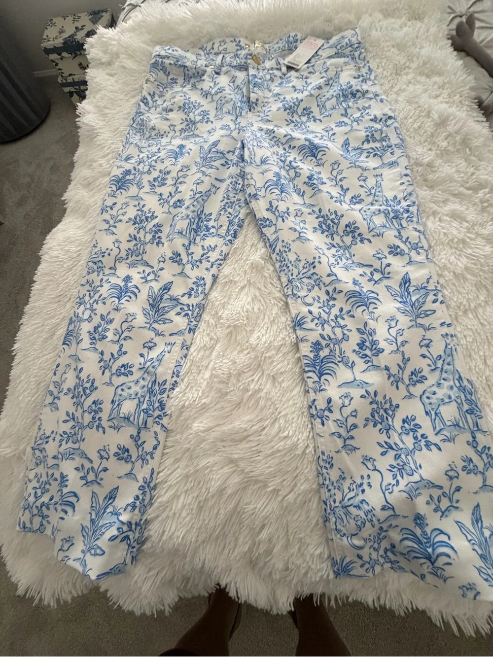 Lily Pulitzer Women's White Jeans with Blue Floral Print - Picture 1 of 3